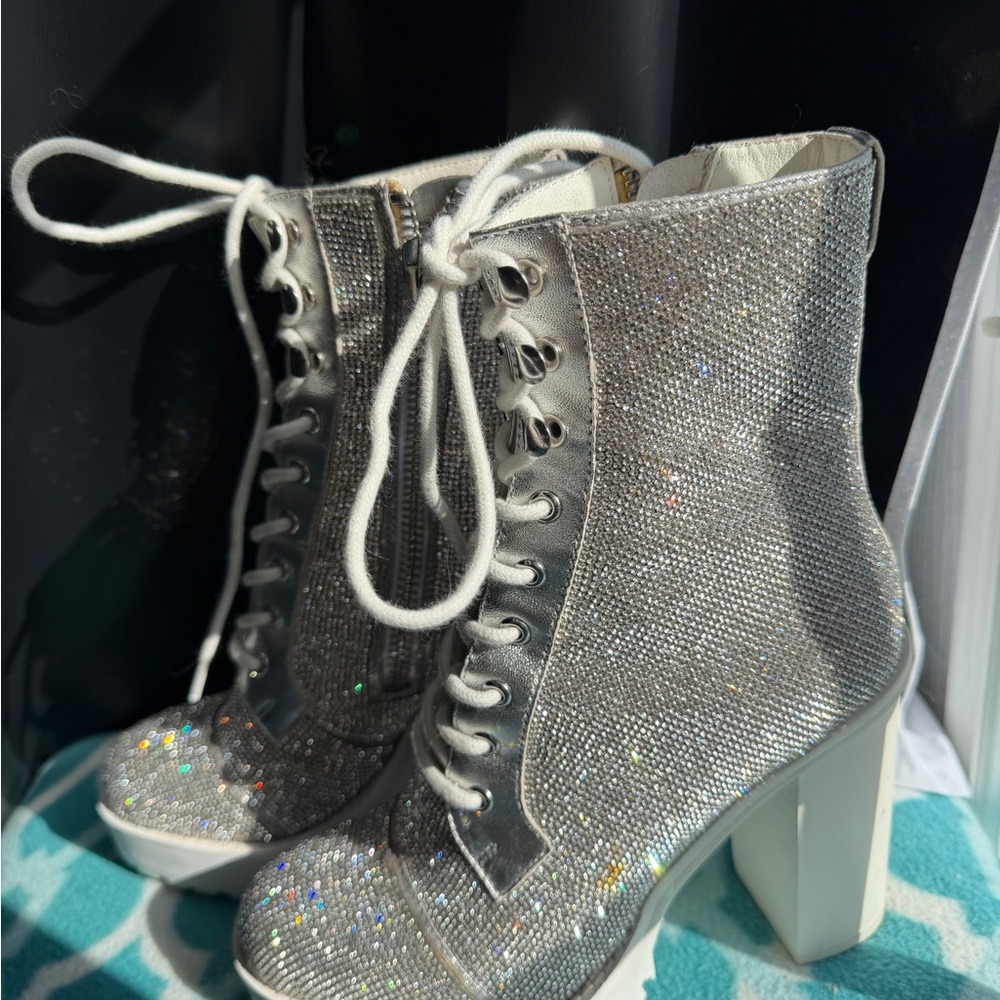 Winnie Harlow X Steve Madden Rhinestone for Lisa Silver Women's Boots size 7🤍🩶✨
